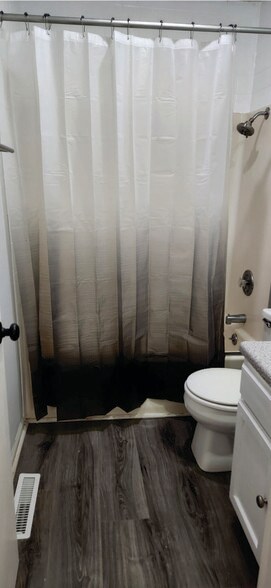 Building Photo - 1429 N Sherman Ave