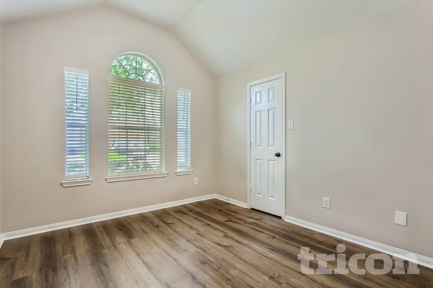 Building Photo - 814 Robins Way