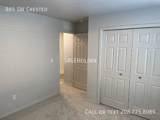 Building Photo - 865 SW Crested-