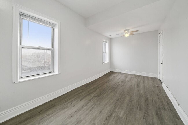 Building Photo - 3120 W 26th St