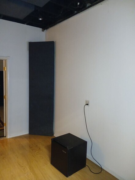 Room on 1st fl - 2210 Murray Hill Rd