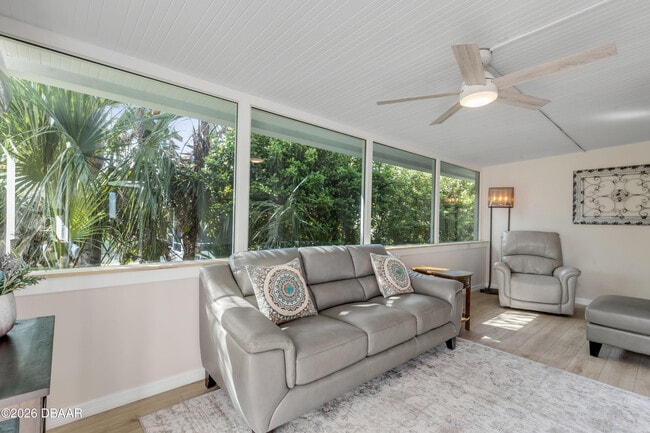 Building Photo - 646 S Pine St