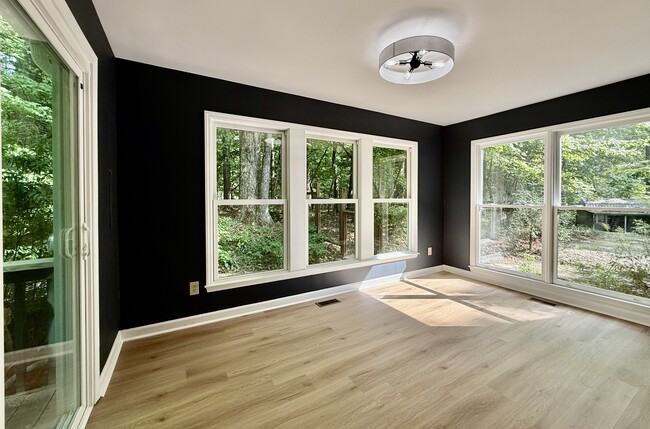 Building Photo - 5635 Falkirk Dr