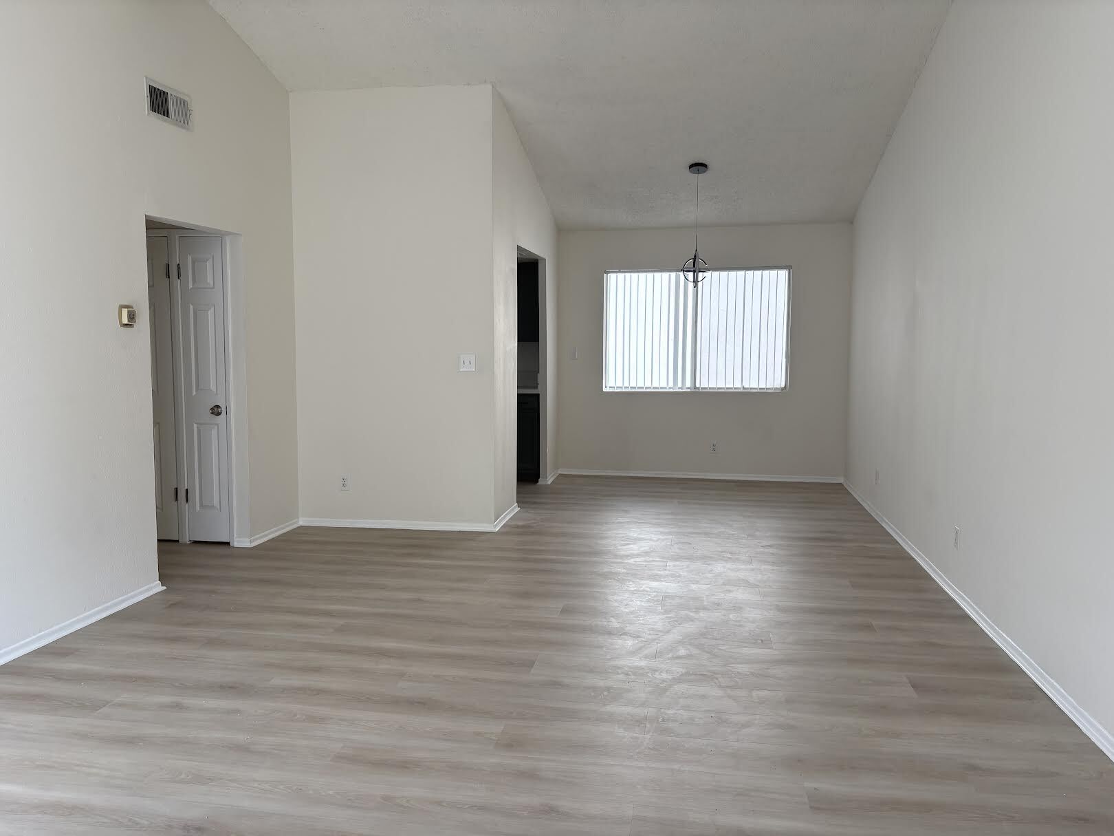 Building Photo - 550 E Providencia Ave