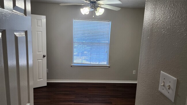 Building Photo - 11430 Hackmatack Way