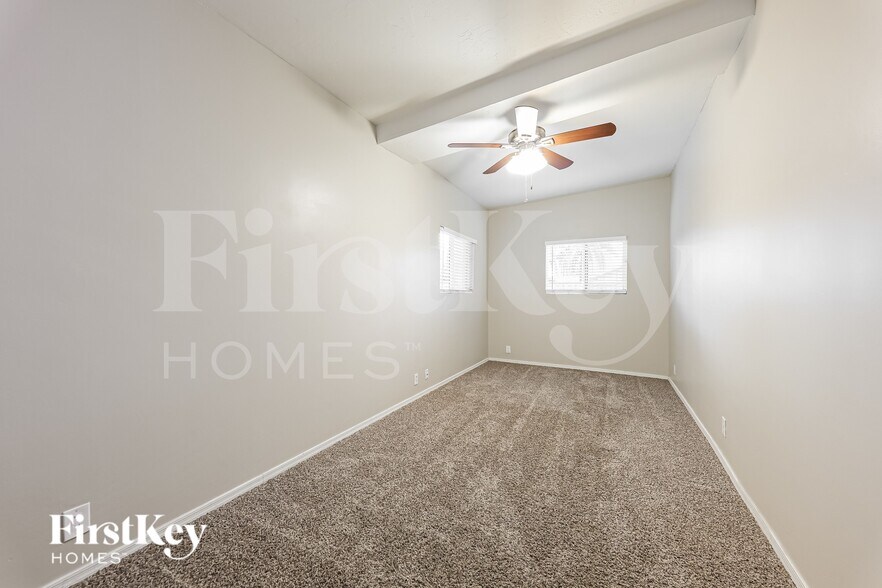 Building Photo - 2028 W Schell Dr