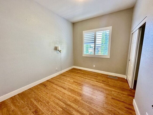 Building Photo - 6350 Cedar Waxwing Ct