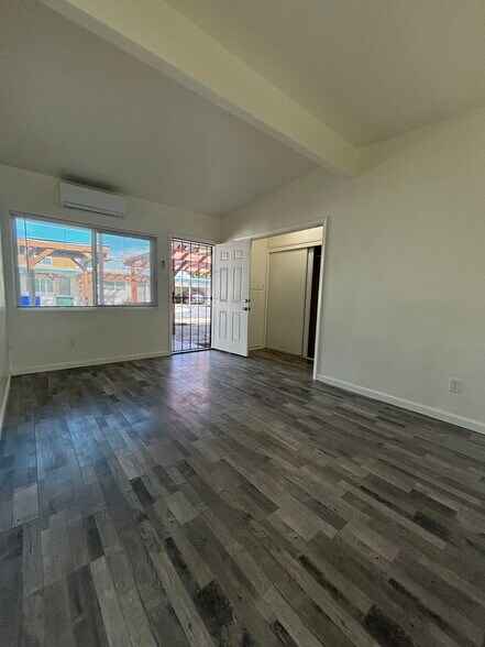 Building Photo - 475 W Ramona Dr