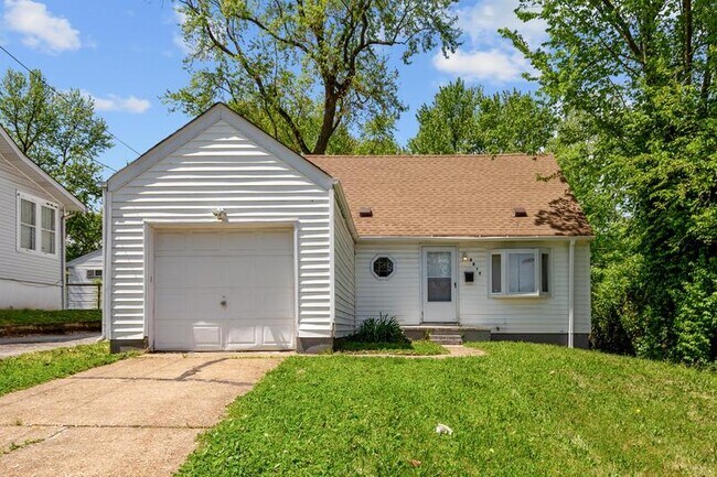 Building Photo - 8817 Blewett Ave