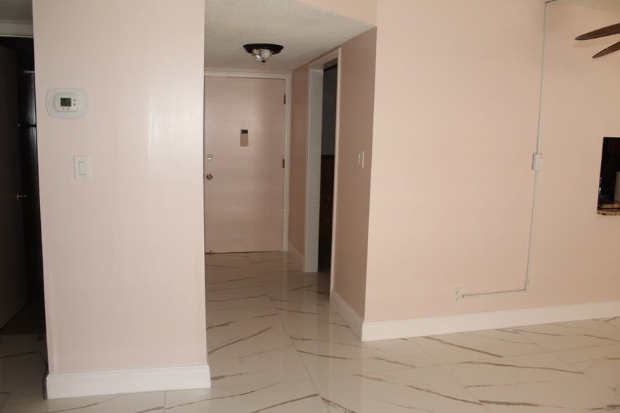 Building Photo - 4821 NW 22nd Ct