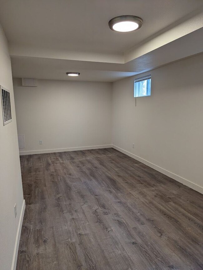 Building Photo - Great 4 bedroom Normal Hill house - pet-fr...