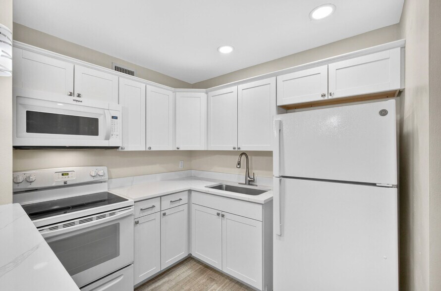 Building Photo - 206 Inlet Way