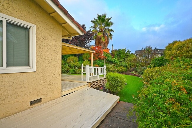 Building Photo - $3,950 -- STUNNING 4B/2BTH HOME IN BRIAR H...