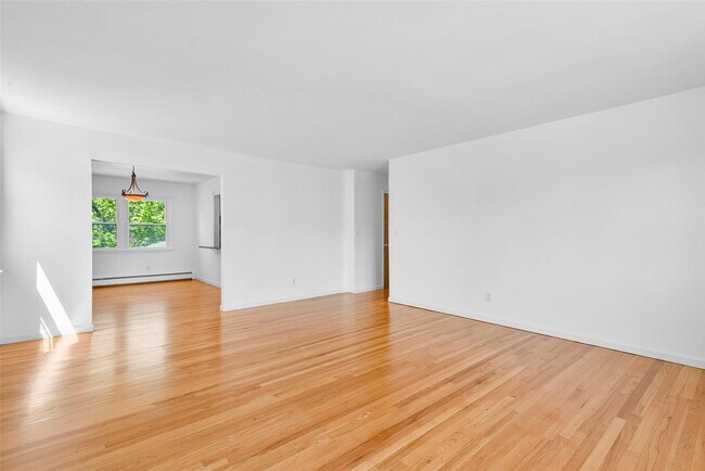 Building Photo - 237 Gainsborg Ave E