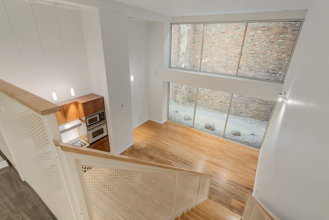 Building Photo - 106 N High St