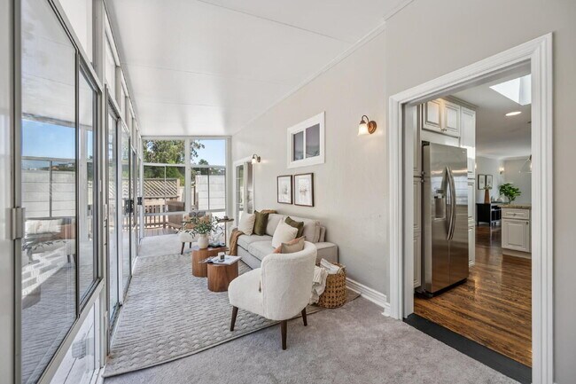 Building Photo - Beautiful 3 Bedroom 2 Bathroom Single Fami...