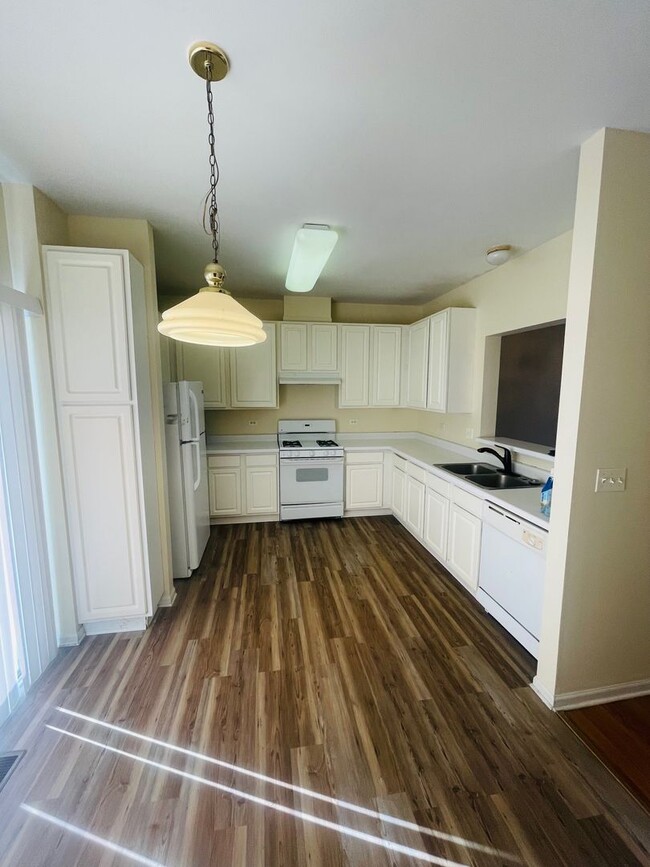 Building Photo - Daybreak- Ogden Pointe 2BR 2.5BA + Bonus R...