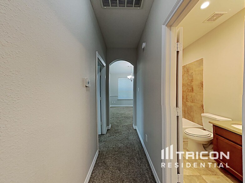 Building Photo - 7123 Durango Creek Dr