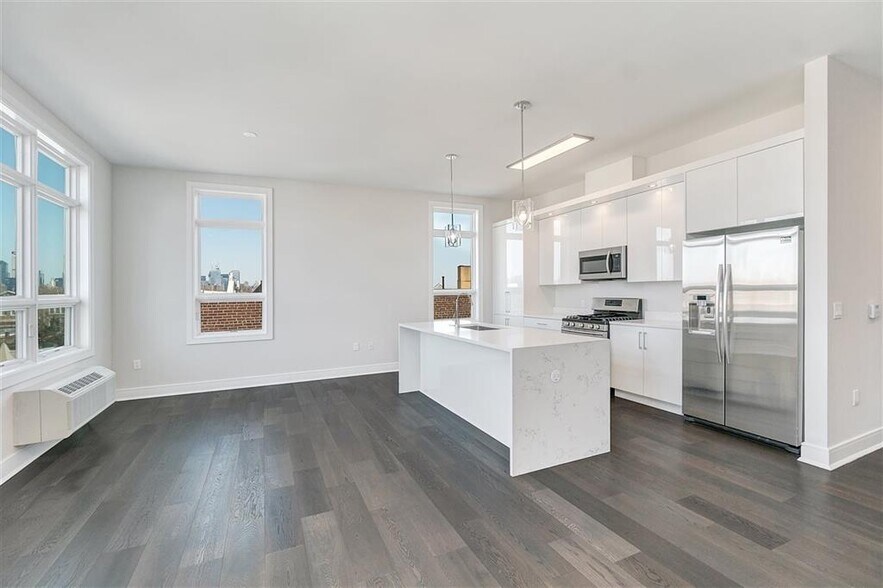 Building Photo - 119 Peter St