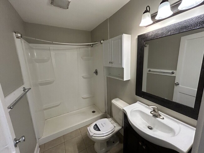 Building Photo - Duplex for Rent