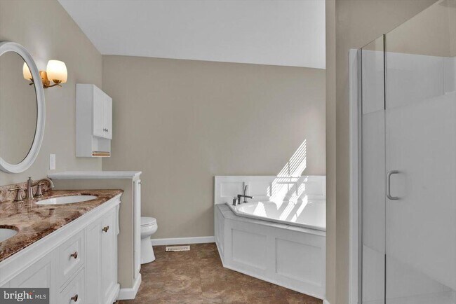 Building Photo - 751 Chanticleer