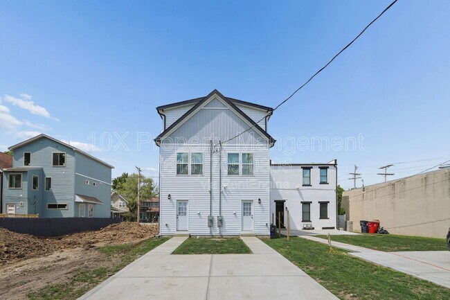 Building Photo - 1209 E Whittier St