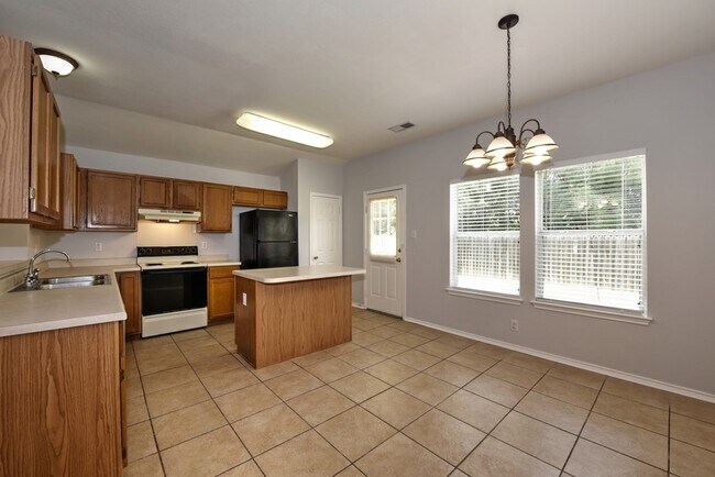 Building Photo - GREAT SINGLE STORY HOME | GATED COMMUNITY | NO CARPETS | CLOSE TO BANDERA & TEZEL RD | SHOPPING &...