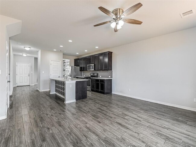 Building Photo - 120 Spanish Foal Trail
