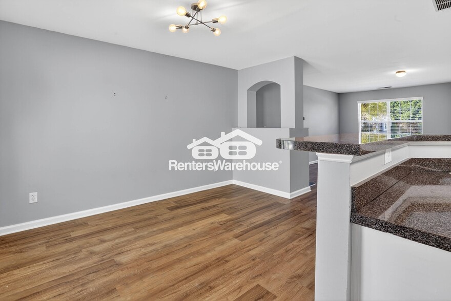 Building Photo - 3449 Parc Dr SW