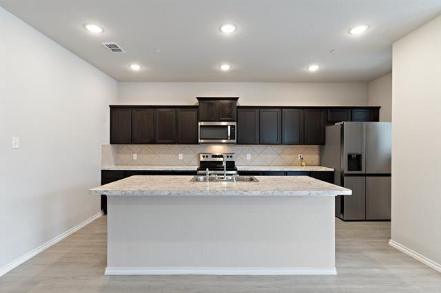 Building Photo - 2833 Bellflower Dr