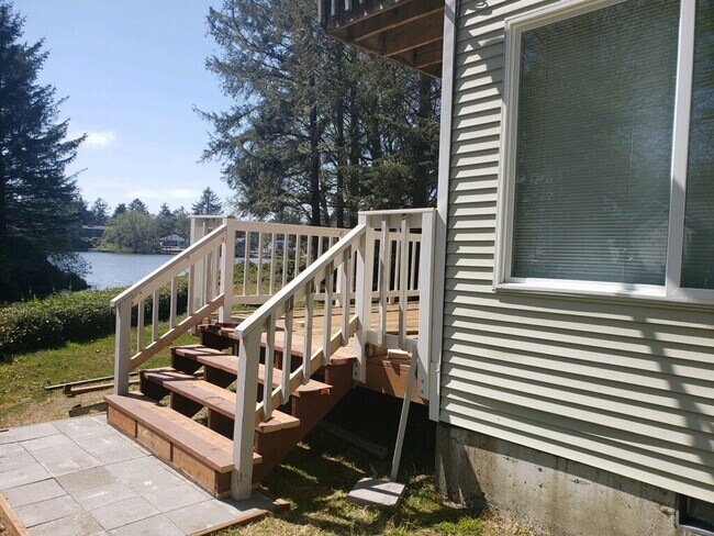 Building Photo - 715 Syzygy Ct