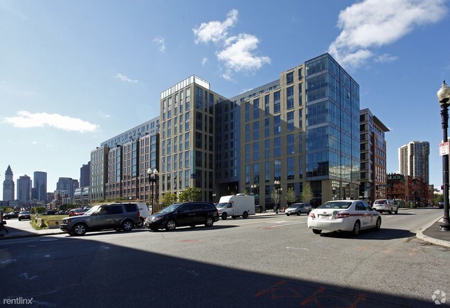 Building Photo - 112 beverly St