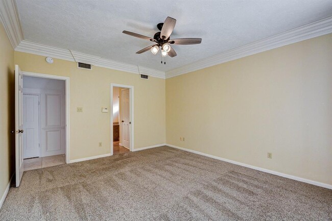 Building Photo - 11743 Riverview Dr
