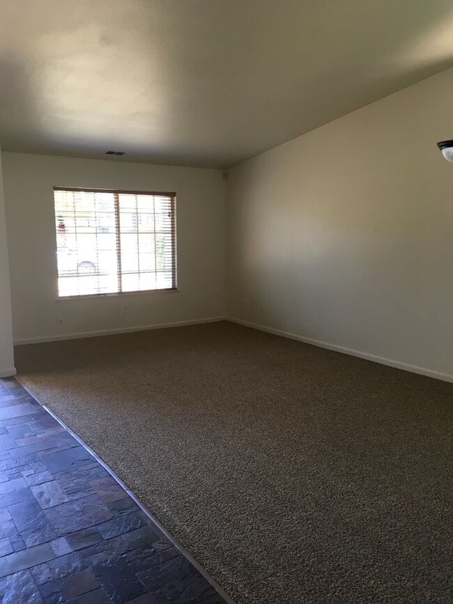 Building Photo - Quail Ridge Subdivision Home