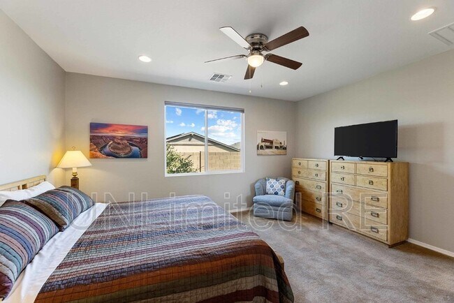 Building Photo - 1380 Warbler Wy