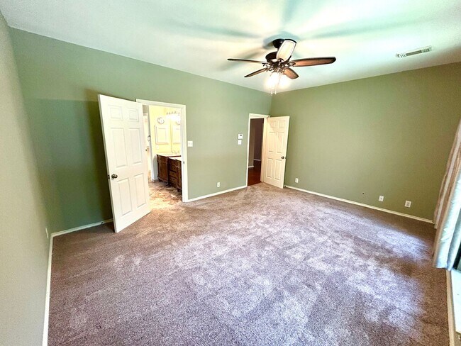 Building Photo - 8807 Brae Ridge Dr