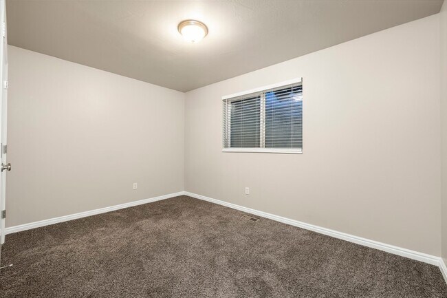 Building Photo - 750 N 1060 W