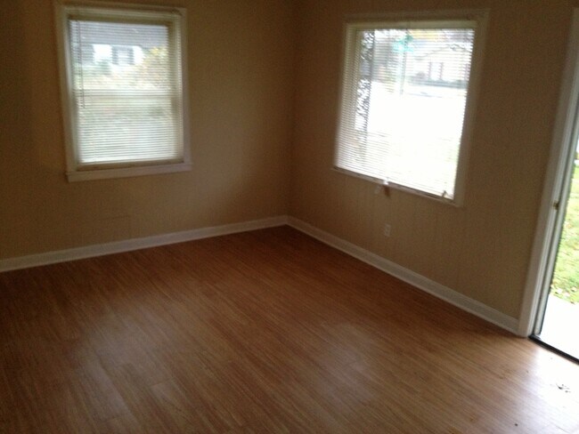 Building Photo - 1592 Railton Rd