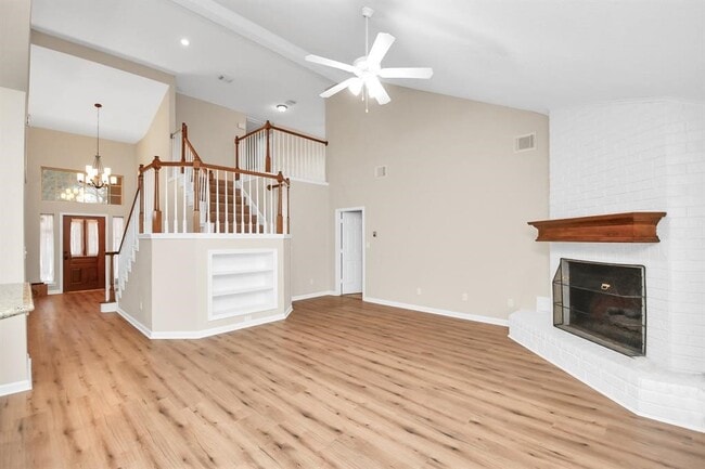Building Photo - 2519 Palace Dr
