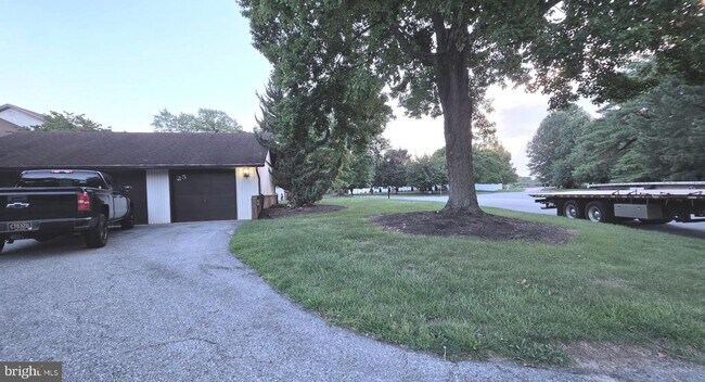 Building Photo - 25 Village Dr