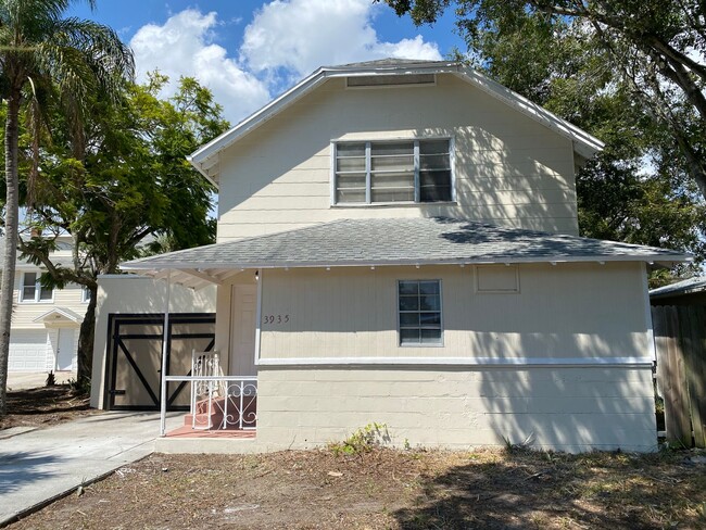 Building Photo - 18th Ave S Triplex