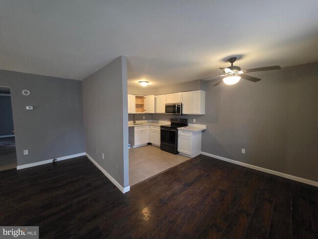 Building Photo - 2515 Cottonwood Ct