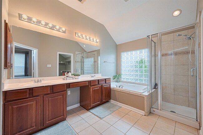 Building Photo - 2500 Amy Lee