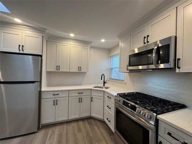 Building Photo - 817 E Walnut St