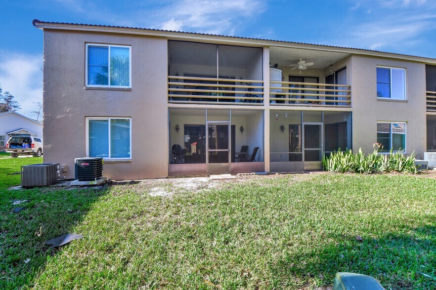 Building Photo - 102 Bob White Ct