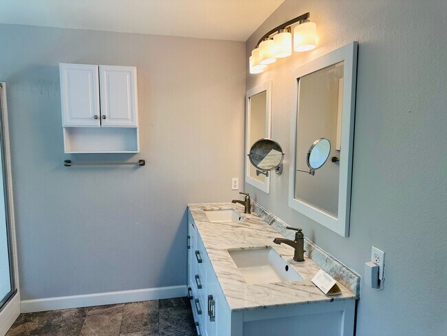 Building Photo - 5 bedroom Pool Home for rent in Murrieta