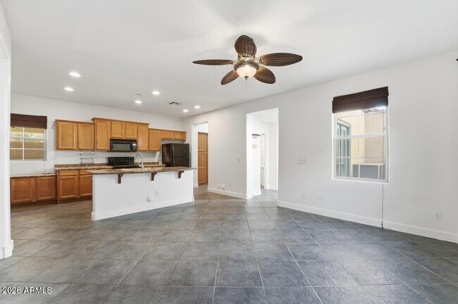 Building Photo - 15391 W Dreyfus St