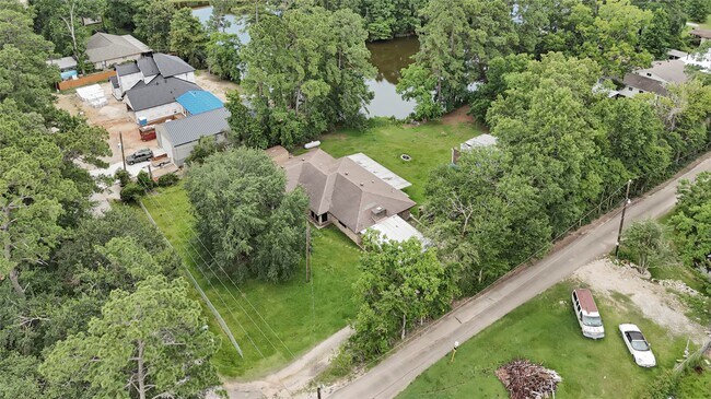 Building Photo - 1231 Country Ln