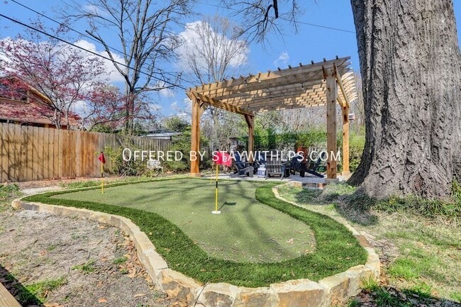 Building Photo - 397 Angelus St