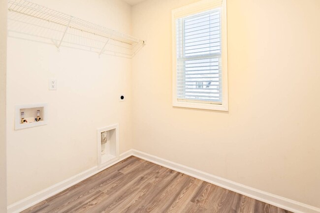 Building Photo - 812 Justify Lp